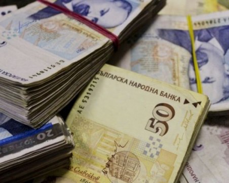 Изненадани ли сте? 8155 души в България взимат заплати над 9100 лева