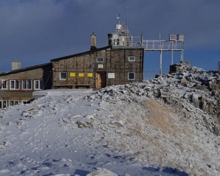 Край! Циганското лято свърши, дъжд, сняг и вятър нахлуват в цялата страна