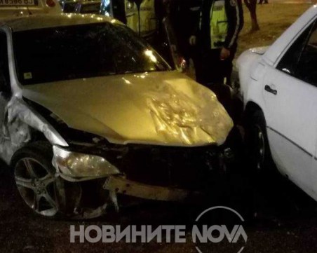 Надрусан помете 7 леки коли със 100 км/ч