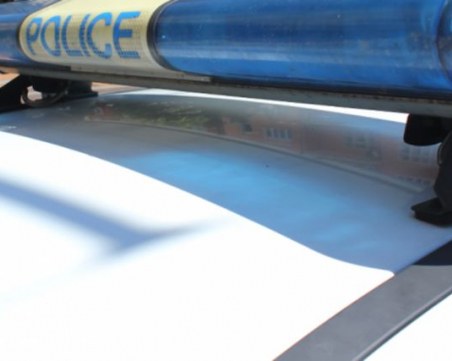 Пиян шофьор излетя от пътя и рани жена в паркирана кола