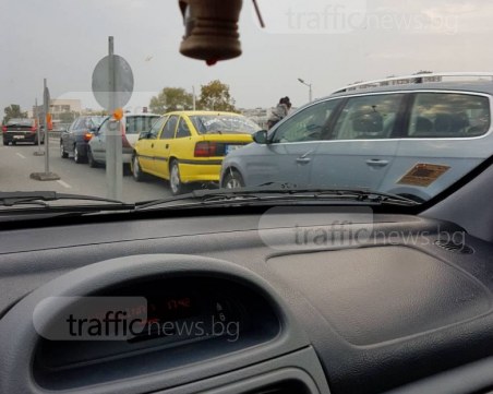 Верижна катастрофа с 5 коли затапи Скобелева майка СНИМКИ