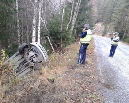 18-годишен шофьор се обърна с джип в дере, имал книжка само от една седмица