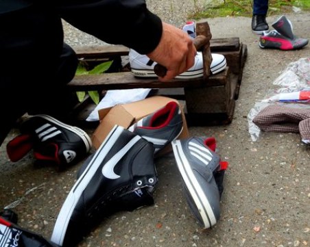 Лъжетърговци от Пловдивско предлагат фалшиви спортни стоки