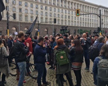 Протестиращи блокираха булевард в София ВИДЕО