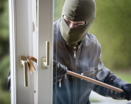 Арестуваха мъж от Кричим, нахлул в жилище и отмъкнал 1600 лева