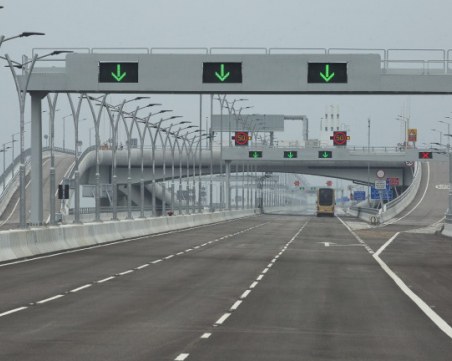 Китай официално откри най-дългия мост над море в света ВИДЕО