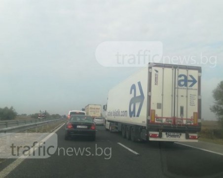 Пътуването от Пловдив към Пазарджик е кошмарно, опашките са километрични ВИДЕО