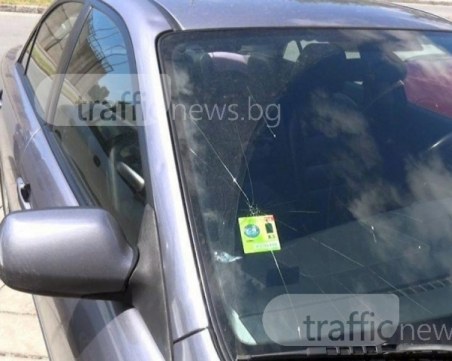Пиян мъж потроши 12 коли във Велинград