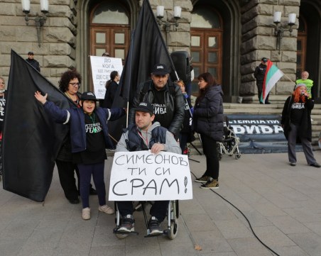 Протестите на майките продължават: Обидени сме и от Каракачанов