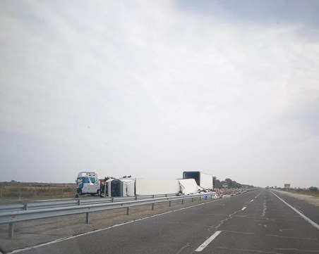 Пуснаха движението по АМ Тракия след катастрофата с тира