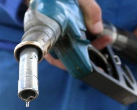 Рекорден скок в цените на горивата за Коледните празници