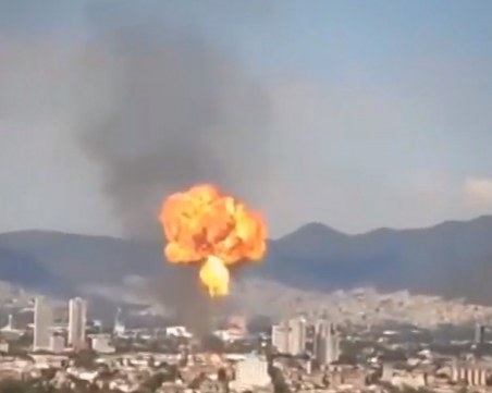 Зрелищна експлозия в Мексико! Евакуираха над 2000 души