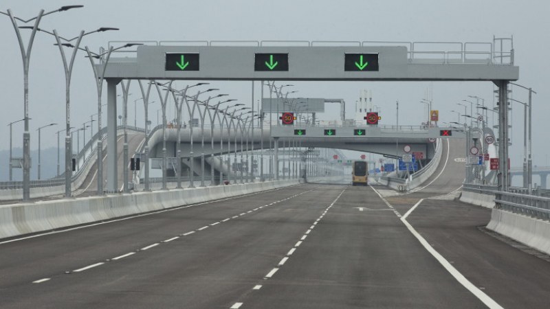 Китай официално откри най-дългия мост над море в света ВИДЕО