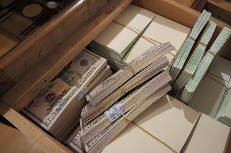 Печатарите на фалшиви пари остават в ареста, разкрил ги агент под прикритие