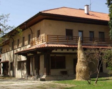 Дадоха двореца “Кричим“ на Горското в Благоевград, въпреки призивите за отварянето му