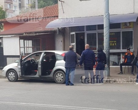 Един в ареста след акцията в Столипиново! Униформени откриха дрога в триетажния палат СНИМКИ