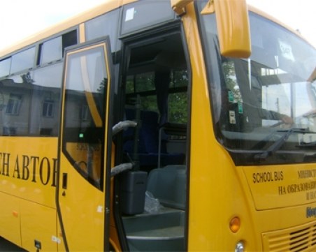 Наказват шофьора на училищен автобус, превозвал ученици пиян