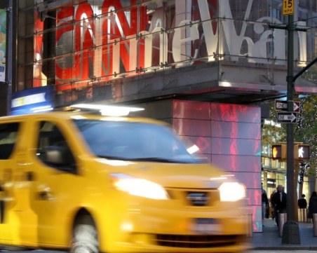 От последните минути: Евакуираха нюзрума на Си Ен Ен в Ню Йорк заради бомба СНИМКА