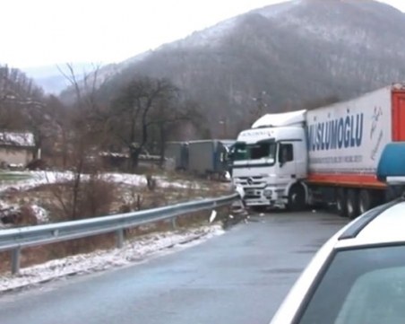 Тежка катастрофа на Хаинбоаз, двама са ранени!