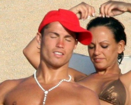 Още една бивша защити Роналдо по обвиненията в изнасилване