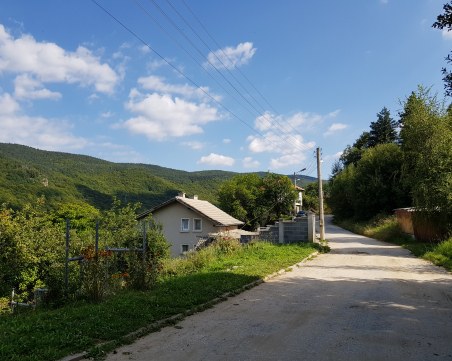 Произвол с имоти в Дедево? Спипаха държавна служителка да издава скица нелегално, тя обжалва наказание