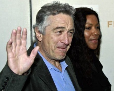 Разкриха пакет с бомба в ресторанта на Робърт де Ниро