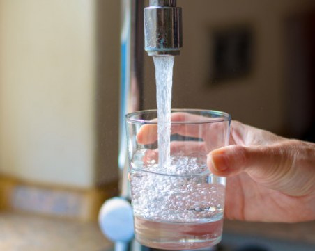 Диетолог: Не само в солта има микропластмаса, а и в питейната вода