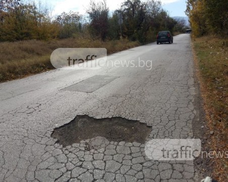 Дупките и майките с бебета на земята не ви ли стряскат, господа управляващи Пловдив? СНИМКИ