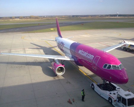 Самолет кацна принудително заради бомбена заплаха