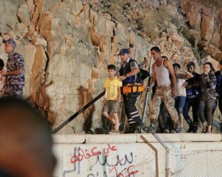 Жестоки наводнения погребаха ученици в Мъртво море