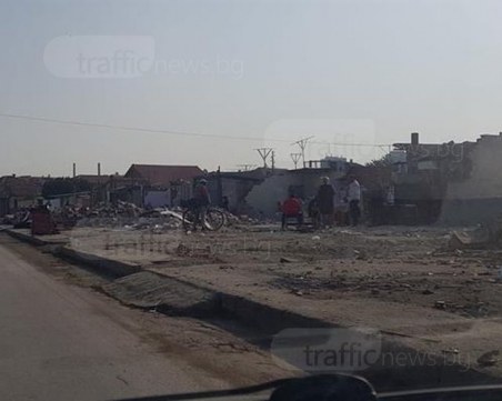 Животът в Шекера след багерите – ядене и пиене под открито небе СНИМКИ