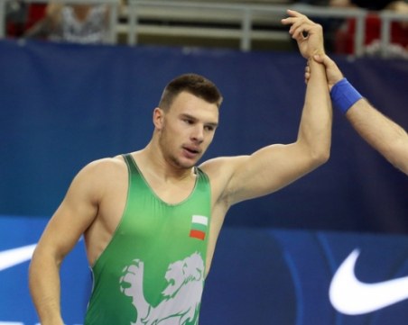 Още един българин на финал на световното по борба