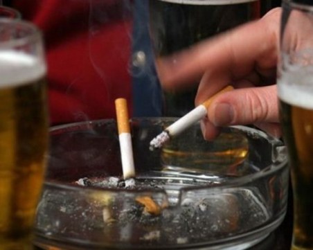 Пловдивско заведение с последно предупреждение, клиенти пушели вътре