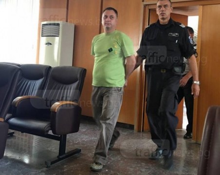 Мъжът от Пещера, наръгал 20 пъти жена си с нож, застава отново пред съда