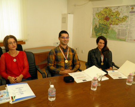 Наградиха д-р Горанов и медсестрата Шопова от УМБАЛ 