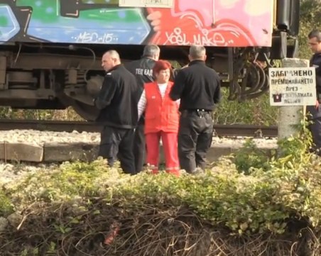 Прегазеното от влак момче не чуло локомотива заради ремонт ВИДЕО