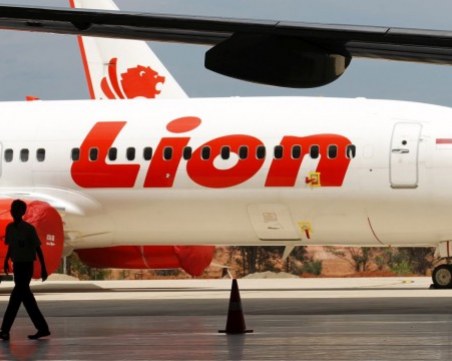 Самолет със 188 души на борда се разби в Индонезия