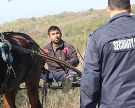 След блъсъците между роми и полицаи в Мъглиж: двама задържани, един се издирва