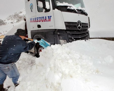 Студ и сняг сковаха Испания, трима изчезнаха, а 50 хиляди семейства са без ток