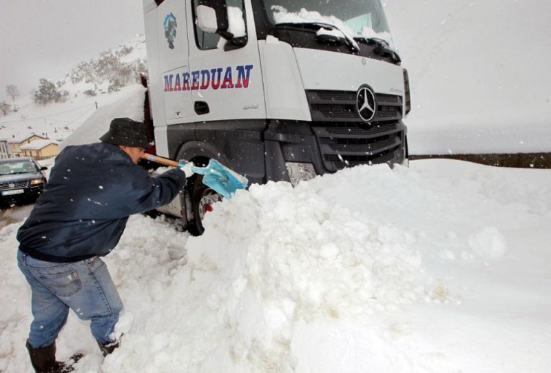 Студ и сняг сковаха Испания, трима изчезнаха, а 50 хиляди семейства са без ток