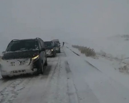 Дебел сняг покри някои части на Мароко ВИДЕО