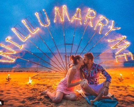 Мис България Марина Войкова се сгоди в Тайланд