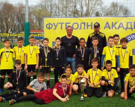 Звезда на Ботев от 90-те събира 20 елитни школи на голям детски турнир СНИМКИ