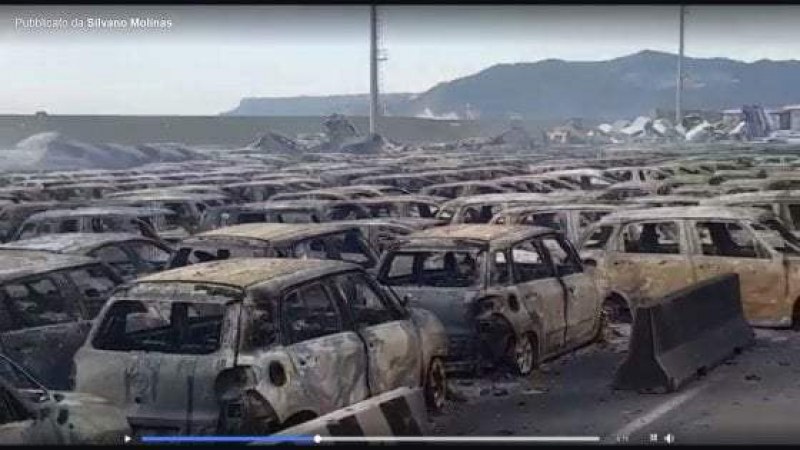 Огромен пожар изпепели стотици коли “Фиат“ и “Мазерати“