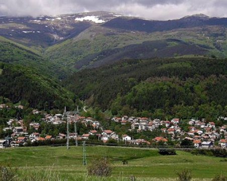 Абе кой ги пише тези учебници? Горките третокласници! СНИМКА