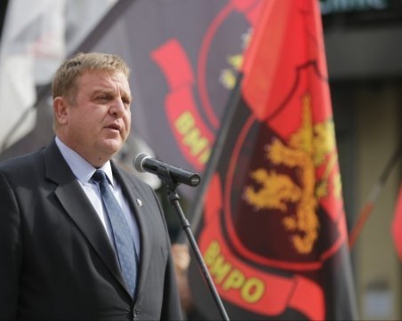 Каракачанов: Ще се гръмна, ако се установи, че сме взели и 1 ст. от  незаконна схема с БГ паспорти