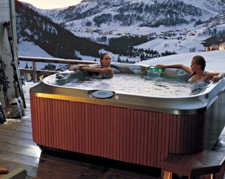 Крадци задигнаха джакузи от къща в смолянското село Стойките