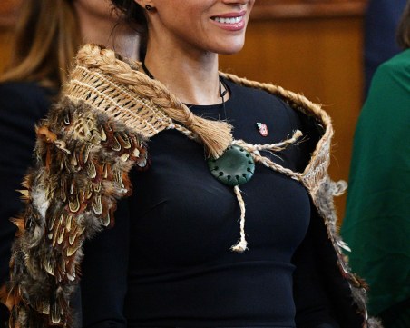 Меган Маркъл получи мантия, която да я защитава по време на бременността