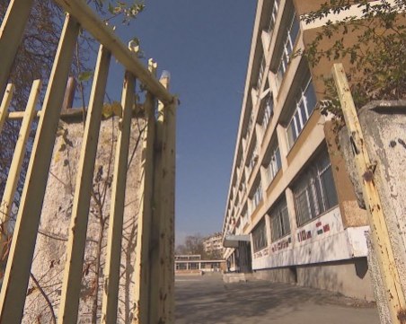 Обиди накарали ученик да забие химикал в лицето на свой съученик