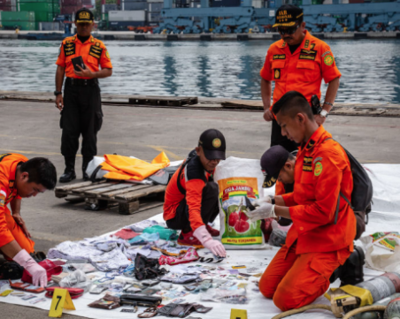 Откриха корпуса на разбилия се край Ява самолет?